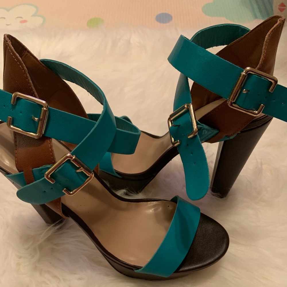 Heels - Picture 4 of 4